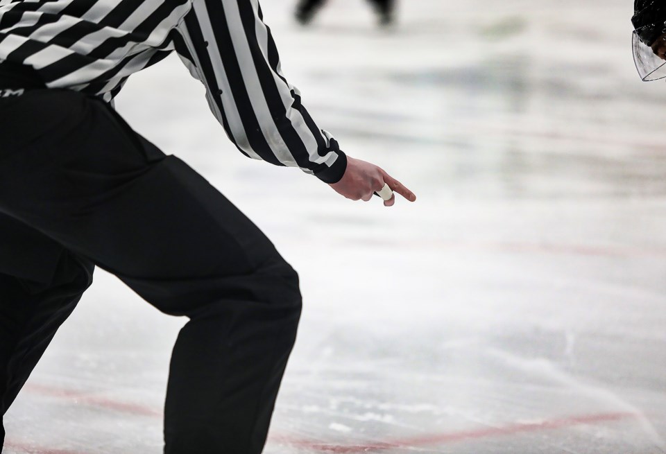 20230120-ice-hockey-referee-jh-0001