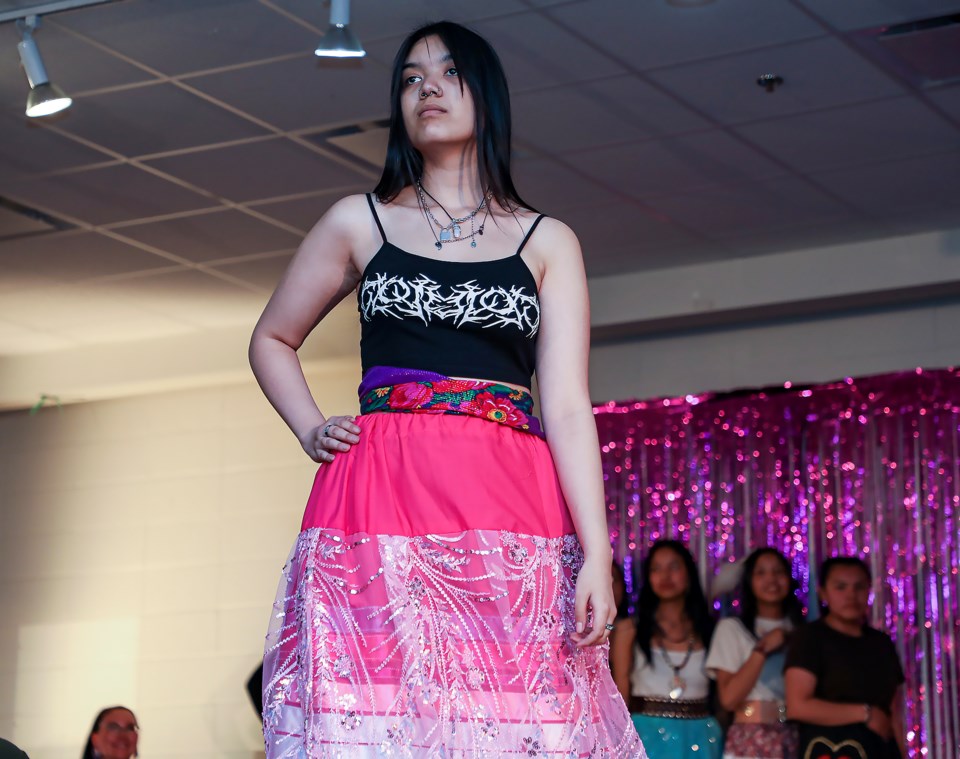 20230601-mini-thni-community-school-pow-wow-academy-fashion-show-jh-0011-1