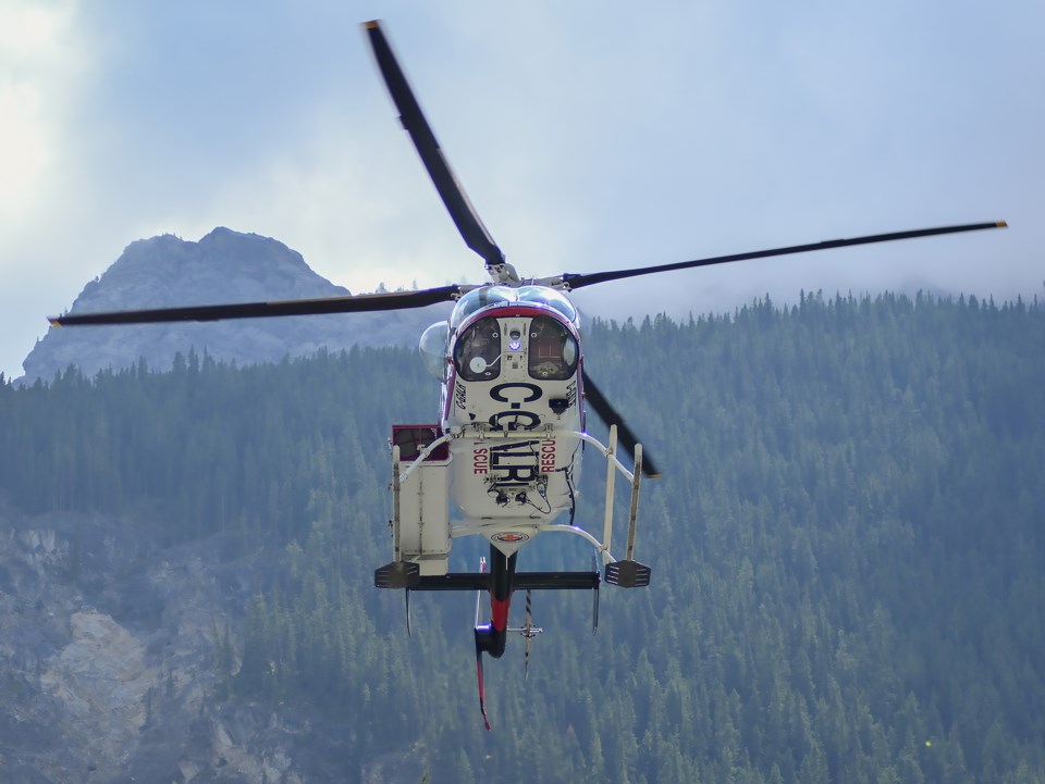 20230729-helicopter-recovery-lac-des-arc-mt-1945