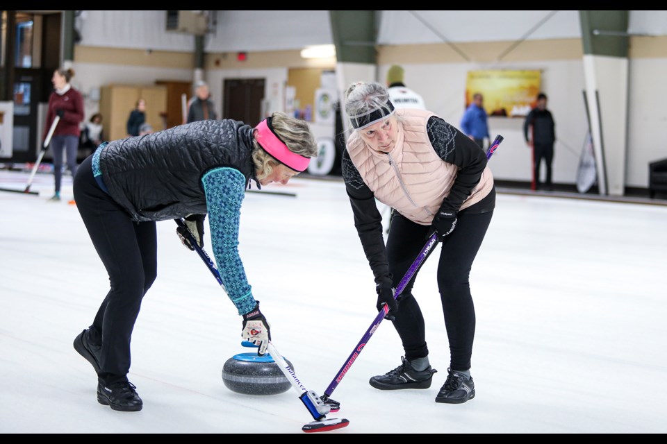 PHOTOS: Mixed bonspiel sweeps into Canmore: Photo Gallery 