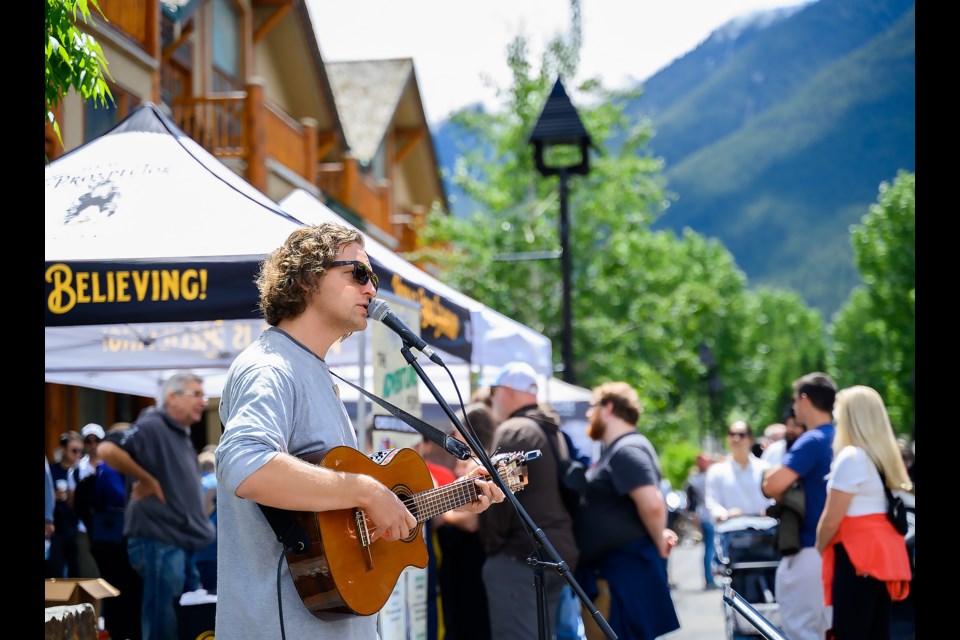 Joal Kamps plays guitar and sings at the Bear Street Market on Canada Day in Banff on Monday (July 1). MATTHEW THOMPSON RMO PHOTO