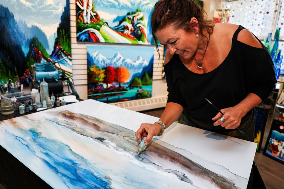 Paulina Tokarski, who was born and raised in Poland and immigrated to Canada, creates artwork during a live demonstration event at Fallen Leaf Art Gallery in Canmore on Saturday (Aug. 31). Tokarski uses 99 per cent alcohol and ink as her main medium to give the work more depth, creating more meaning and emotion. JUNGMIN HAM RMO PHOTO