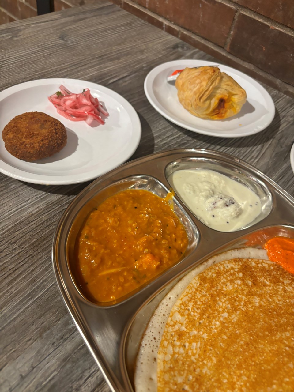 dosa-and-various-appetizers-at-malabari