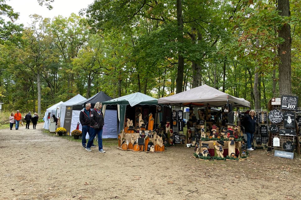 visitors-browse-vendors-at-the-lambton-fall-colour-craft-festival