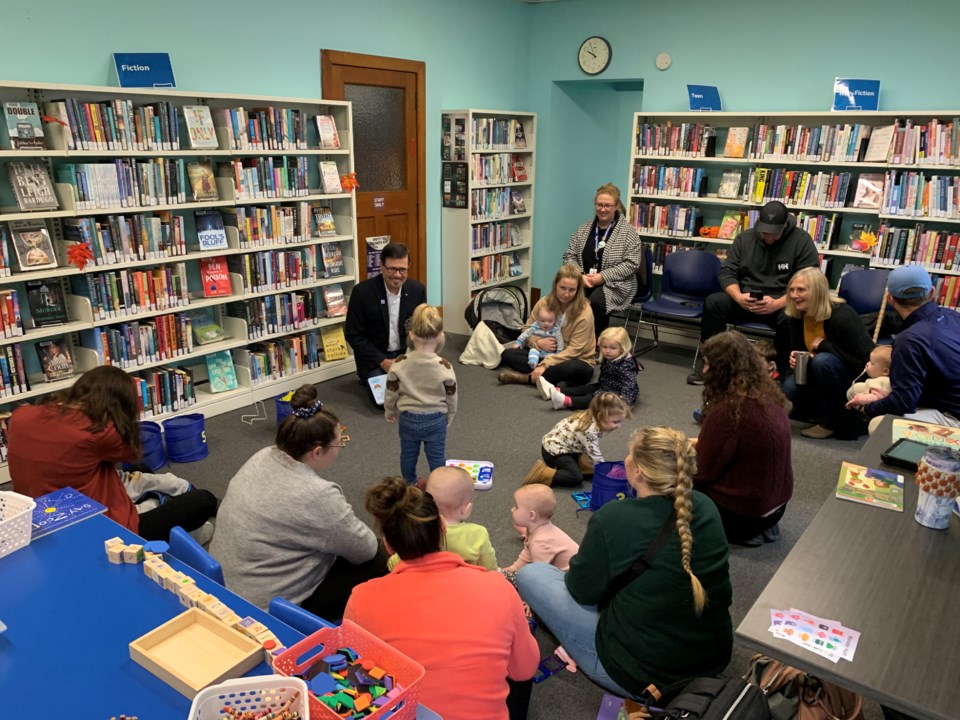 warden-marriott-participates-in-a-storytime-program-at-the-oil-springs-library-in-october-2023