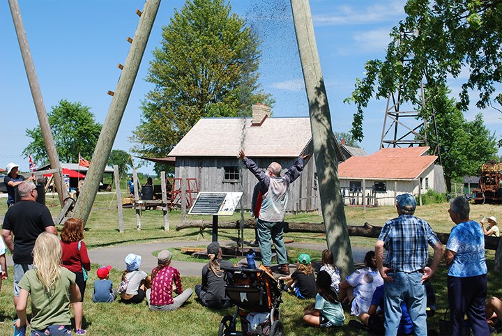 John Shaw Historical Reenactor Show at 2022 Black Gold Fest (1)