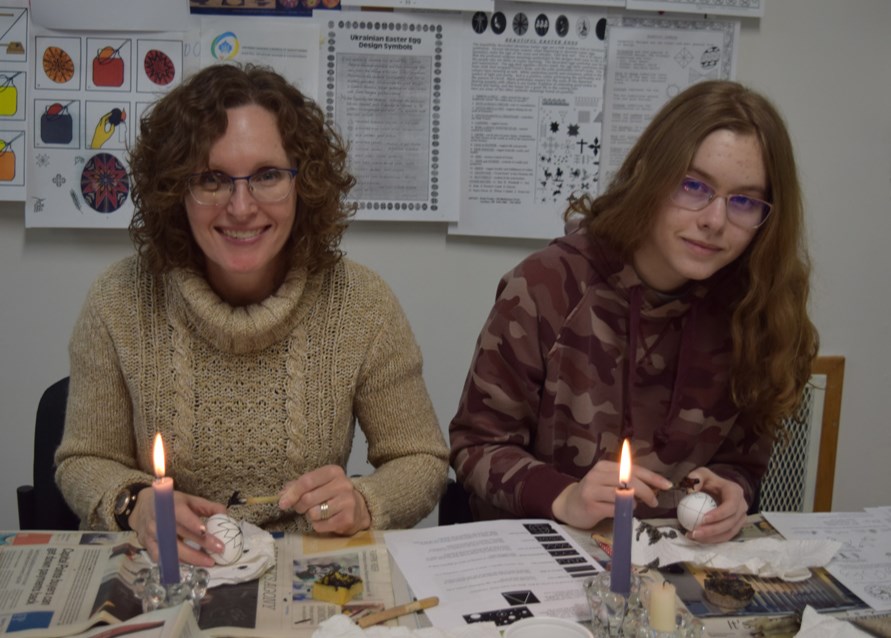 Among those participating in the workshop for decorating Ukrainian Easter eggs on March 25 were Naomi Kapitoler and her daughter Aeowyn, who described the craft as “a cool thing to learn.” 