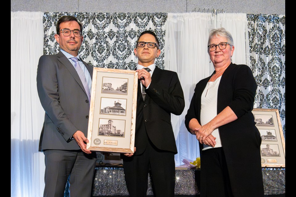 At the annual Battlefords and District Chamber of Commerce BBEX Awards, the Heather Guthrie Customer Service Star Award, presented by Health Guthrie (right) and Diego Roa (left) of Swanson Gryba and Company, went to Michael Collins (centre) of SIIT.