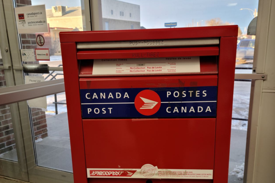 CANADA POST MAIL BOX(1)