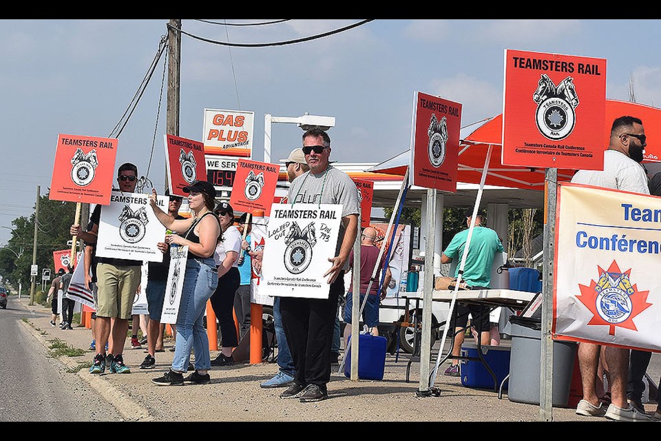 Teamsters in Saskatoon making themselves visible Thursday.