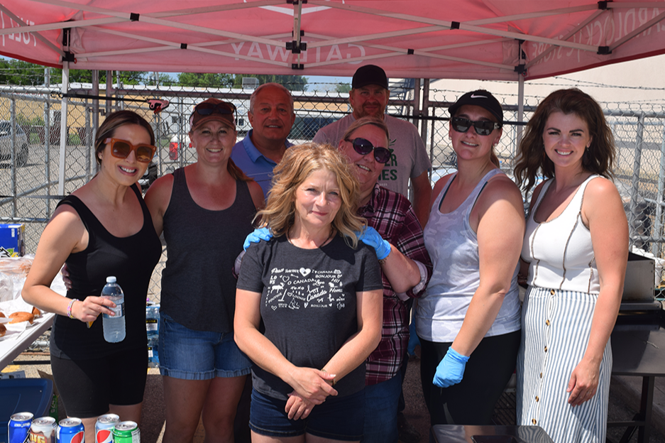 A Veselka Ukrainian Dance fundraiser barbecue was held outside the Gateway Co-op Food Store in Canora on June 7. Making sure all customers were well fed, from left, were: Brandi Zavislak, Roseanne Heshka, Terry Dennis, Rhonda Satterthwaite, Pam Dutchak, Darcy Prychak, Jenn Prychak and Jessica Kwas.