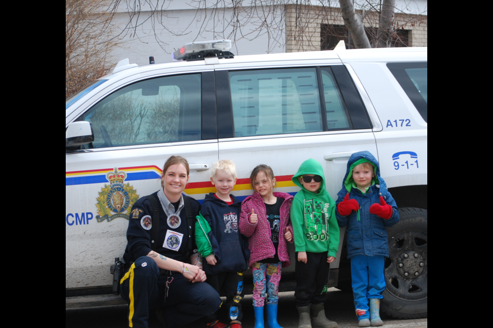 For those who noticed all the sirens and commotion in downtown Canora on April 26, there was no reason to be alarmed. It was Cst. Baily Potts, who obviously enjoys hanging out with young kids, showing off her RCMP vehicle, complete with all kinds of lights and noisemakers, to everyone at Canora Children’s Centre and Kidspace. With Cst. Potts beside the vehicle, from left, were: Maxim Dutchak, Paige Drobot, Monty Kwas and Leo Matte.

