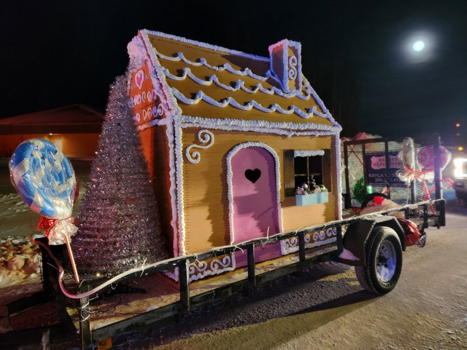 better-gingerbread-house-float