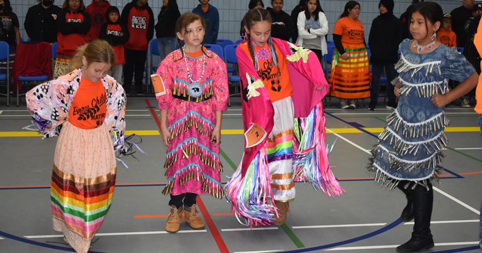 powwow girls web