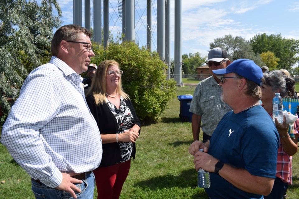 Premier Scott Moe and Estevan MLA Lori Carr met with members of the public. 