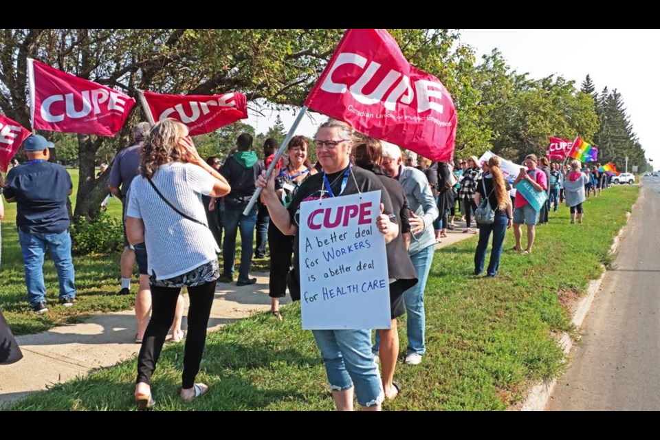 Over 200 health care workers from across Saskatchewan rallied at the Weyburn General Hospital on Tuesday, calling on the government and the SHA to give them a fair deal at the bargaining table.