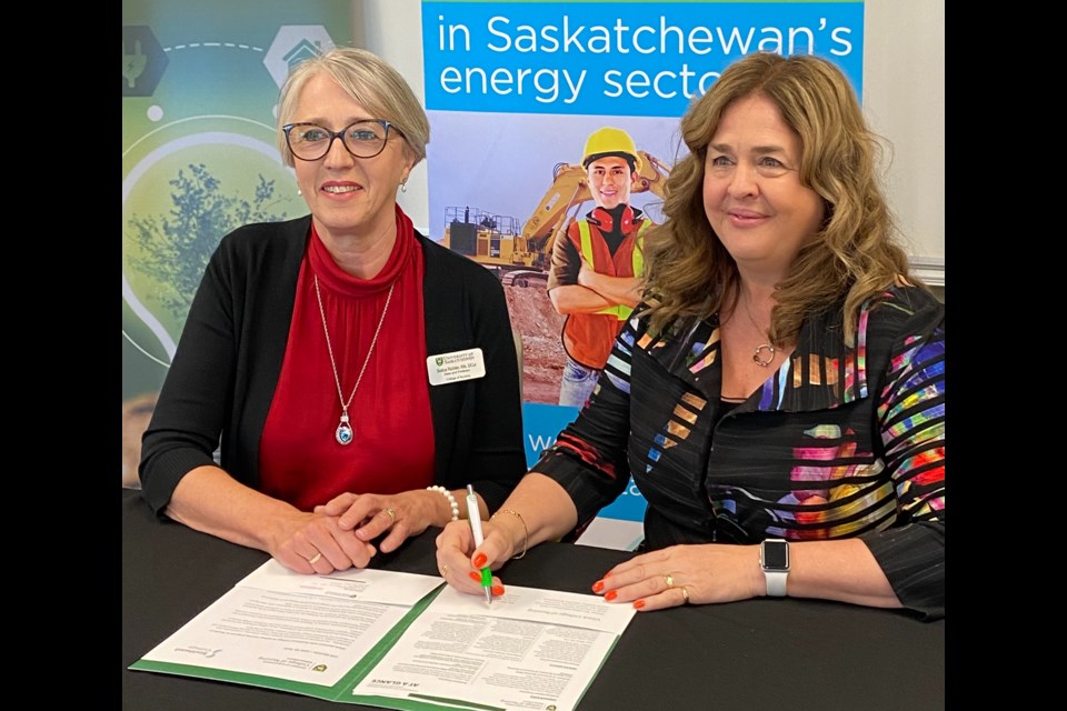 USask College of Nursing dean Dr. Solina Richter; Dr. Vicky Roy, president and CEO of 鶹ýAVeast College; 