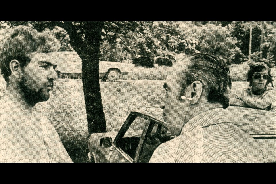 Richard Briggs of Unity listens to Noel Kerr, chair of Ottawa’s “Welcome A visitor” committee, tell him about the all-expenses paid day in Ottawa, he and travelling companion Mel Mills have won. Canadian Press photo,