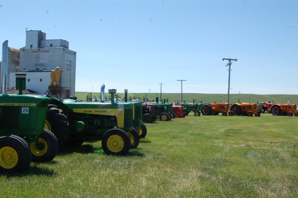 tractor-pull-show-shine