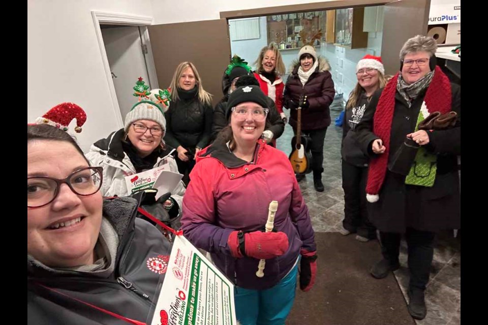 Eleven Kinettes and friends went around with bells, tambourines, whistles and one guitar to sing a selection of out-of-tune and misworded carols. 