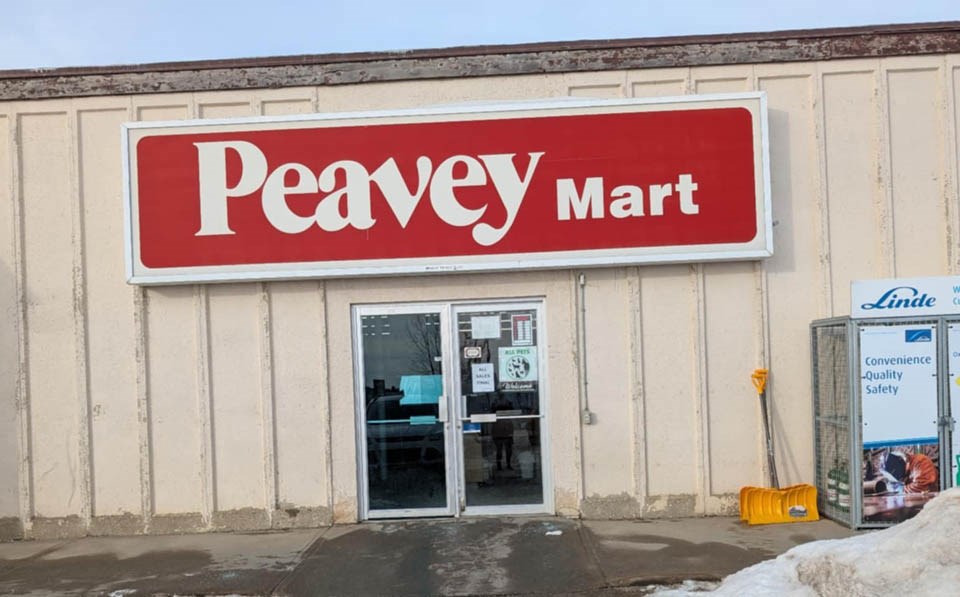 peavey-mart-front-door-pic