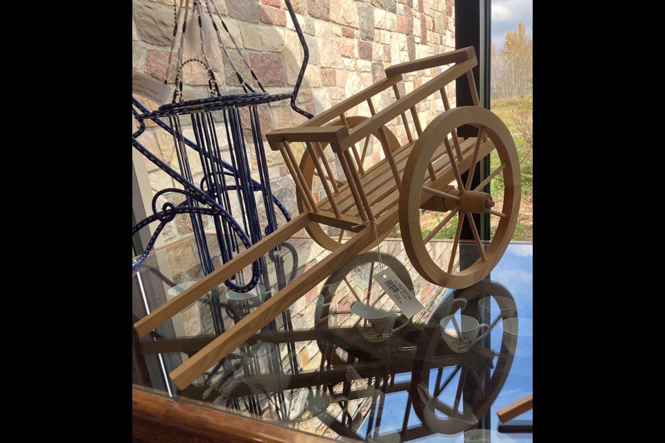 A display at the Rocky Mountain House Heritage site features a replica of a Red River cart. 