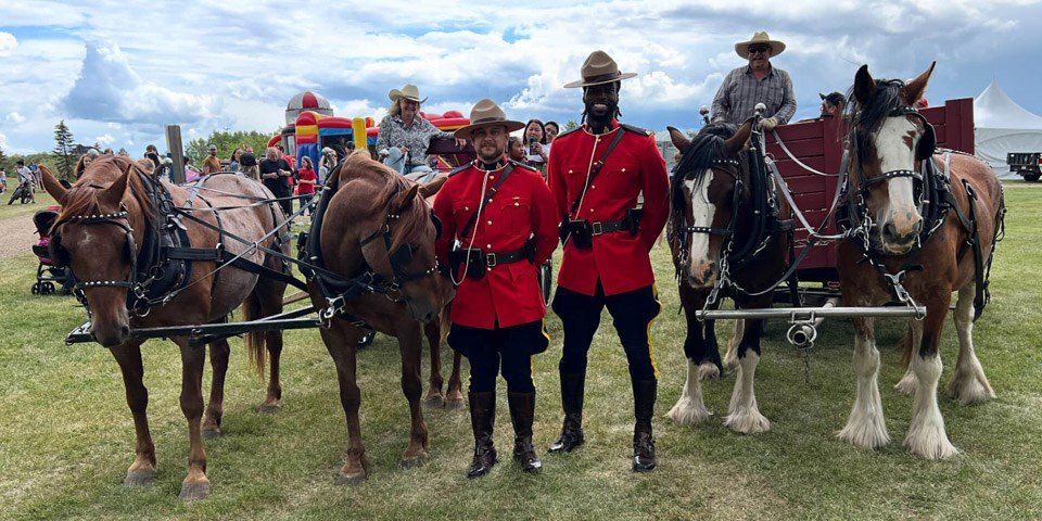 reno-vegas-dolly-and-dixie-on-canada-day-in-lloydminster