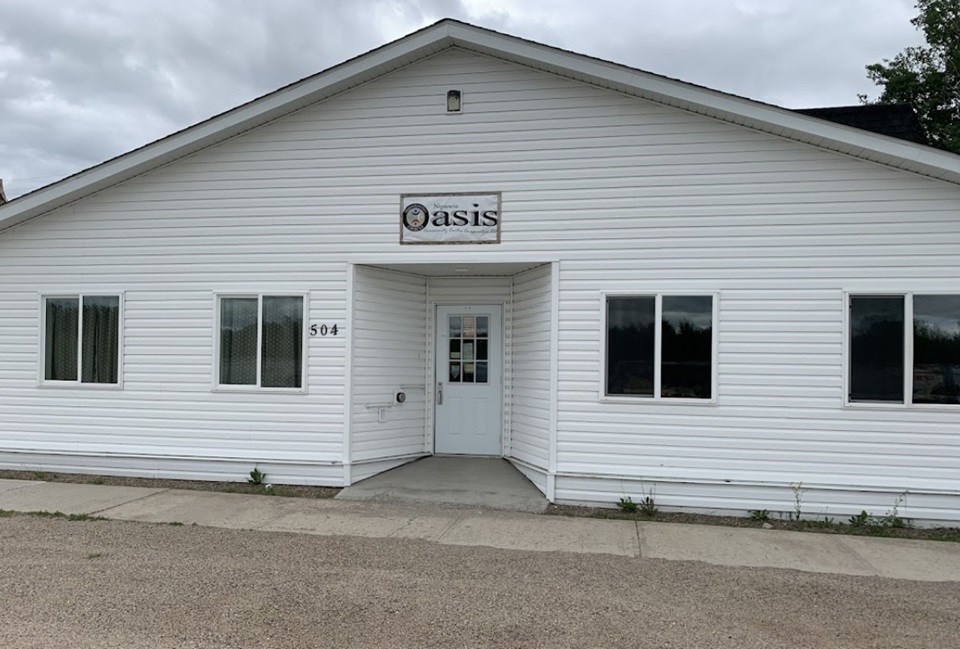 nipawin-oasis-building-paint