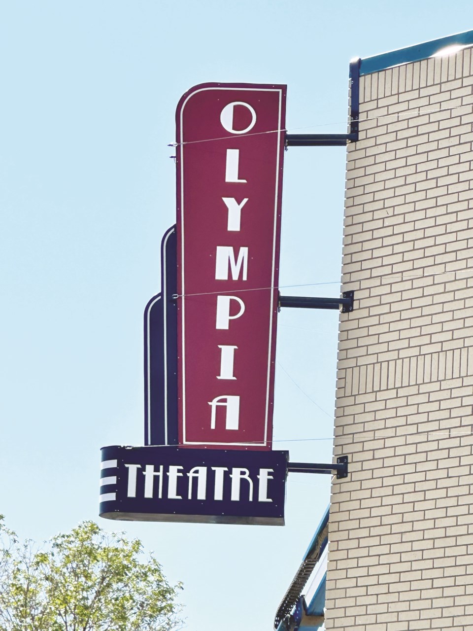 outdoor-theatre-sign