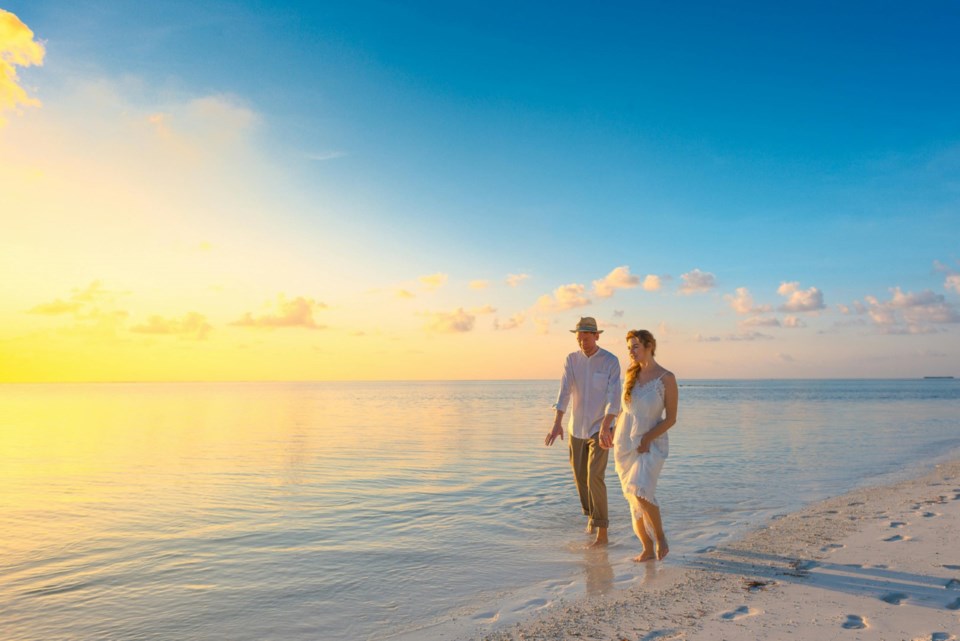 couple-on-beach