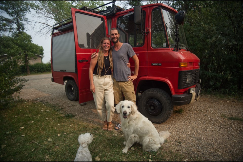 Elisa and Daniel Schwartz - along with their dog Samy - are travelling in a 1985 Kuno van across Canada, then south toward Argentina.