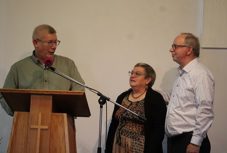 To commemorate the occasion of their 30 years in Canora, Phil Guenther, Director of Ministries for Sask MB Conference, presented Greg and Carolyn Bright with 18 jigsaw puzzles, to be shared with church members. While working at these puzzles, Guenther encouraged the puzzle enthusiasts to think about the importance of each piece (and each person).