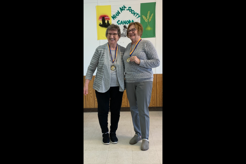 The gold medal winners for the 2022/23 shuffleboard season at the Keen Age Centre were Elsie Obodiak and Glen Leson. Joining Obodiak to accept Glen’s medal was Nancy Leson. 