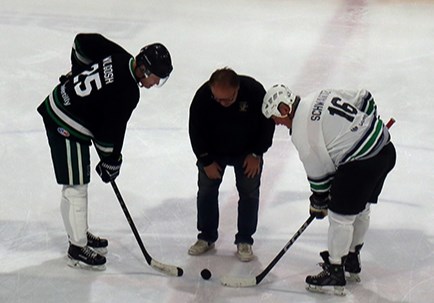 For the ceremonial opening faceoff, Cal Homeniuk, coach and general manager of the 2004/05 Cobras championship team, dropped the puck between Team Black’s Curtis Wilgosh, Cobra alumni, and Darren Schwartz of Team White, 04/05 alumni and current coach of the Canora Senior Cobras. 