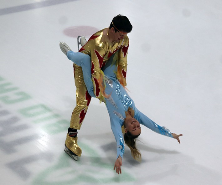 The final pairing in Battle of the Blades turned out to be the first-place winners, also taking home the people’s choice award. Since Vaughn Wilgosh’s original partner was unable to attend, Rebecca Trost made her second appearance of the competition. For this move, she put a lot of trust in Wilgosh that he wouldn’t drop her.  