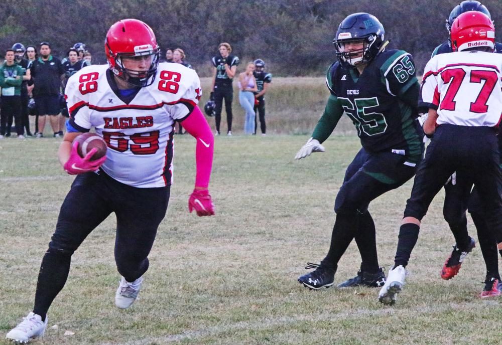 Weyburn Jr. Eagles trounce Lumsden Devils on home field 