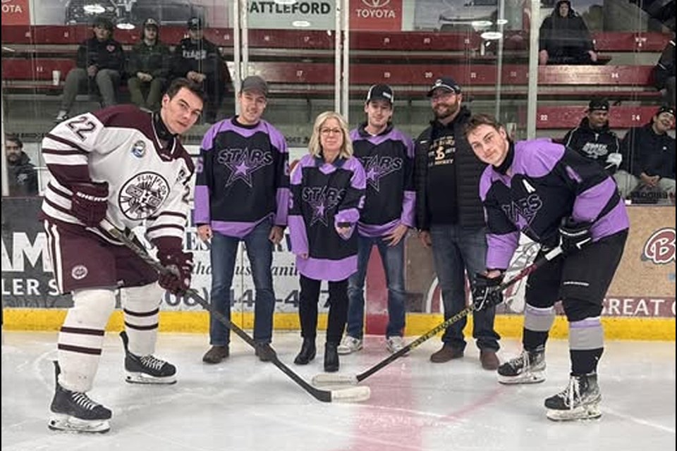 At the Dec. 13 game, the North Stars honoured an important member of the organization and their family. Hockey Fights Cancer jerseys were made in honour of Jeff Gold and his family Kyndra, Tanner and Taylor. The Golds attended the game to drop the puck. It was also announced that moving forward, since Tanner was a defenceman, the defenceman of the year award will now be named the “Jeff Gold Memorial Defenceman of the Year Award”! 