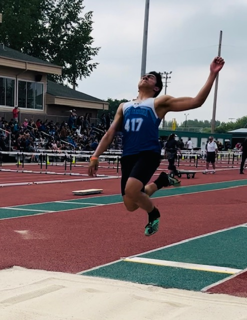 At SHSAA Track and Field Provincials in Saskatoon on June 2-3, Aron Cudal of Invermay flew high in the triple jump and long jump, finishing eleventh in each. Cudal was also part of the 4x100 senior boys relay team that won a bronze medal.  