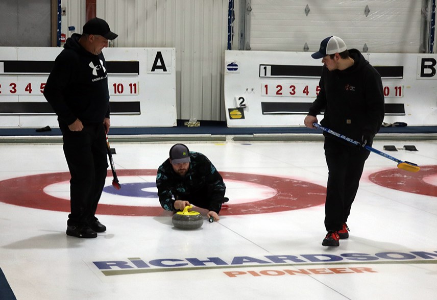 During Duck Mountain Super League action in Canora on Dec. 10, Brandon Zuravloff’s local rink edged out Rick Kinaschuk of Benito in an extra end. Here Darren Zuravloff, left, and Lane Zuravloff get set to sweep Brandon’s delivery.