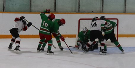 The U18 Canora Cobras opened their hockey season by hosting a five-team tournament on Oct 26 and 27. It didn’t take long for the Cobras to apply pressure on the Indian Head net in the first game, a 3-2 Canora win.