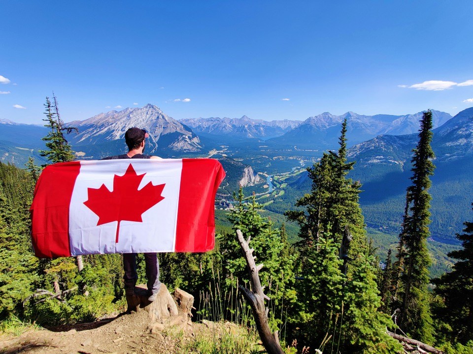 canadian-flag-over-rockies