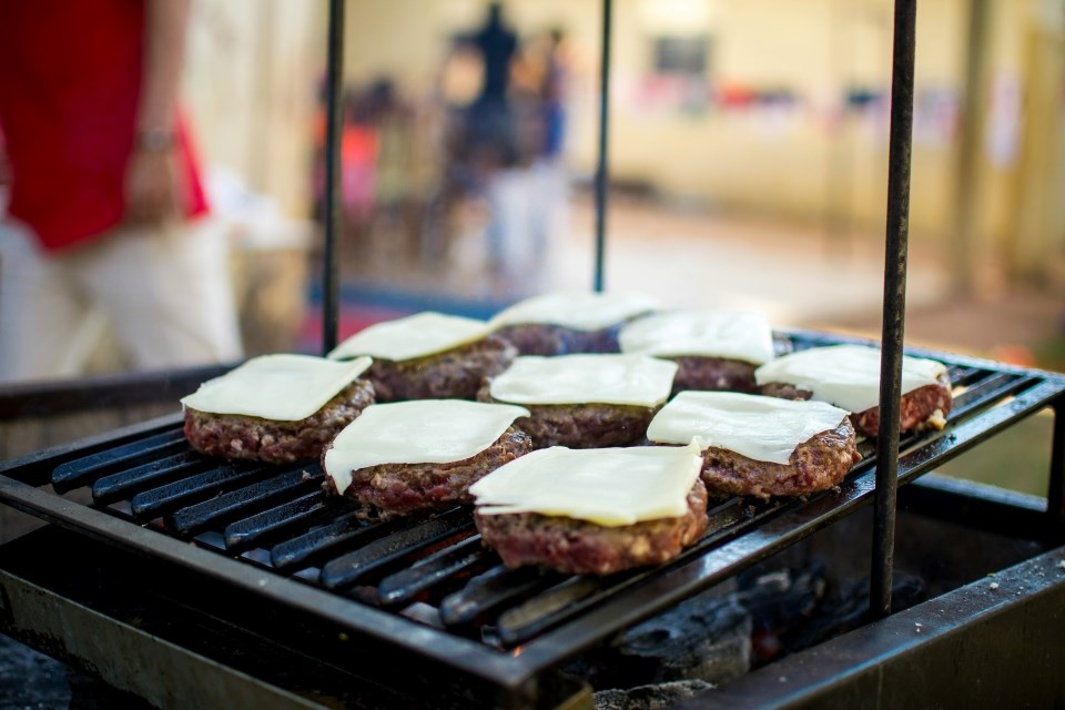 cheeseburgers-unsplash