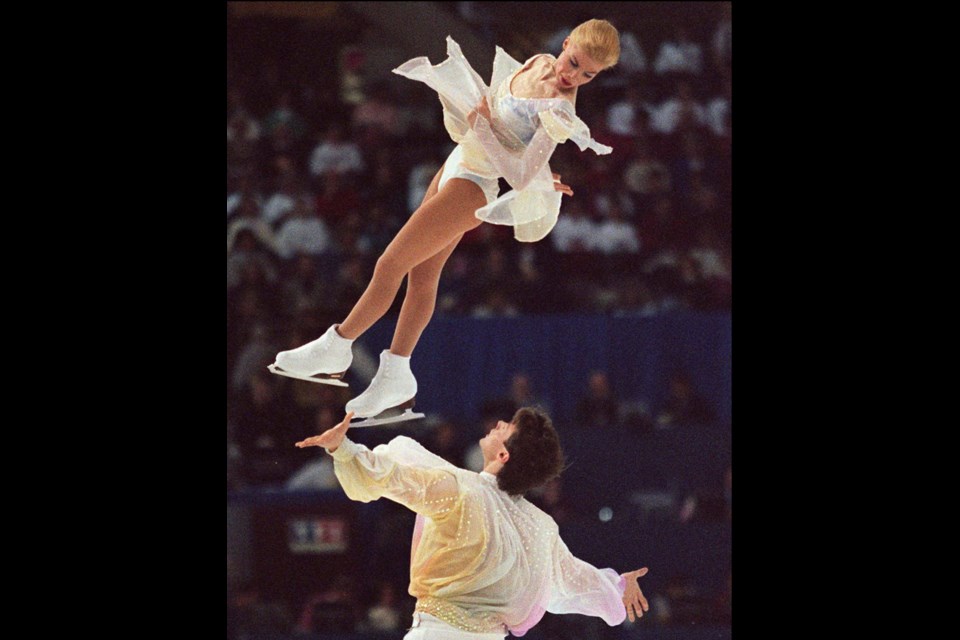 FILE - World champions Evgenia Shishkova and Vadim Naumov of Russia execute a throw during the pairs short competition at the World Figure Skating competition in Edmonton, Alberta, March 19, 1996. (Dave Buston/The Canadian Press via AP, File)