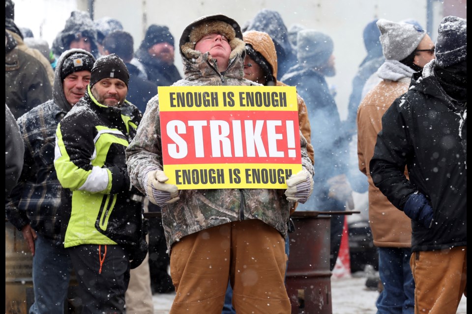 New York fires 2,000 prison guards who refuse to return to work after ...