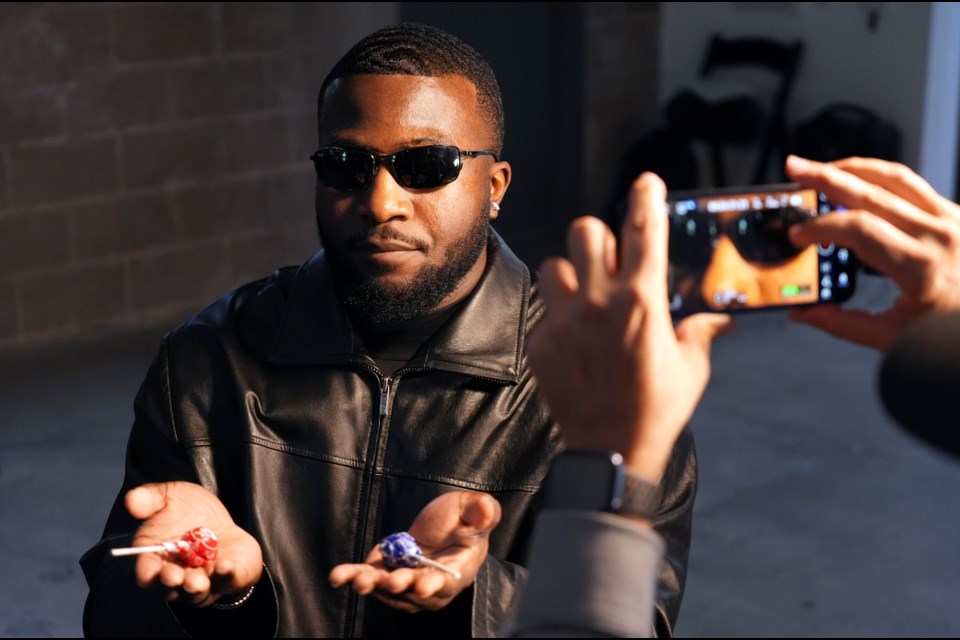 Isaac Ukwu, a defensive end for the Detroit Lions, acts out a scene from "The Matrix" during a filmmaking workshop for NFL players on Tuesday, March 4, 2025, in Santa Monica, Calif. (AP Photo/Chris Pizzello)