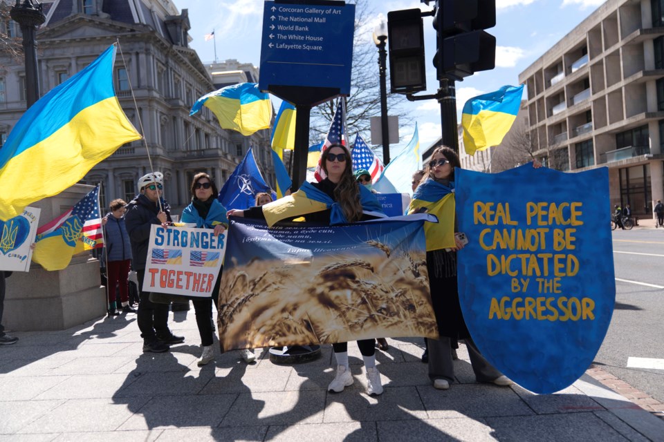 Supporters of Ukraine's President Volodymyr Zelenskyy rally outside of the White House in Washington, Friday, Feb. 28, 2025. (AP Photo/Jose Luis Magana)