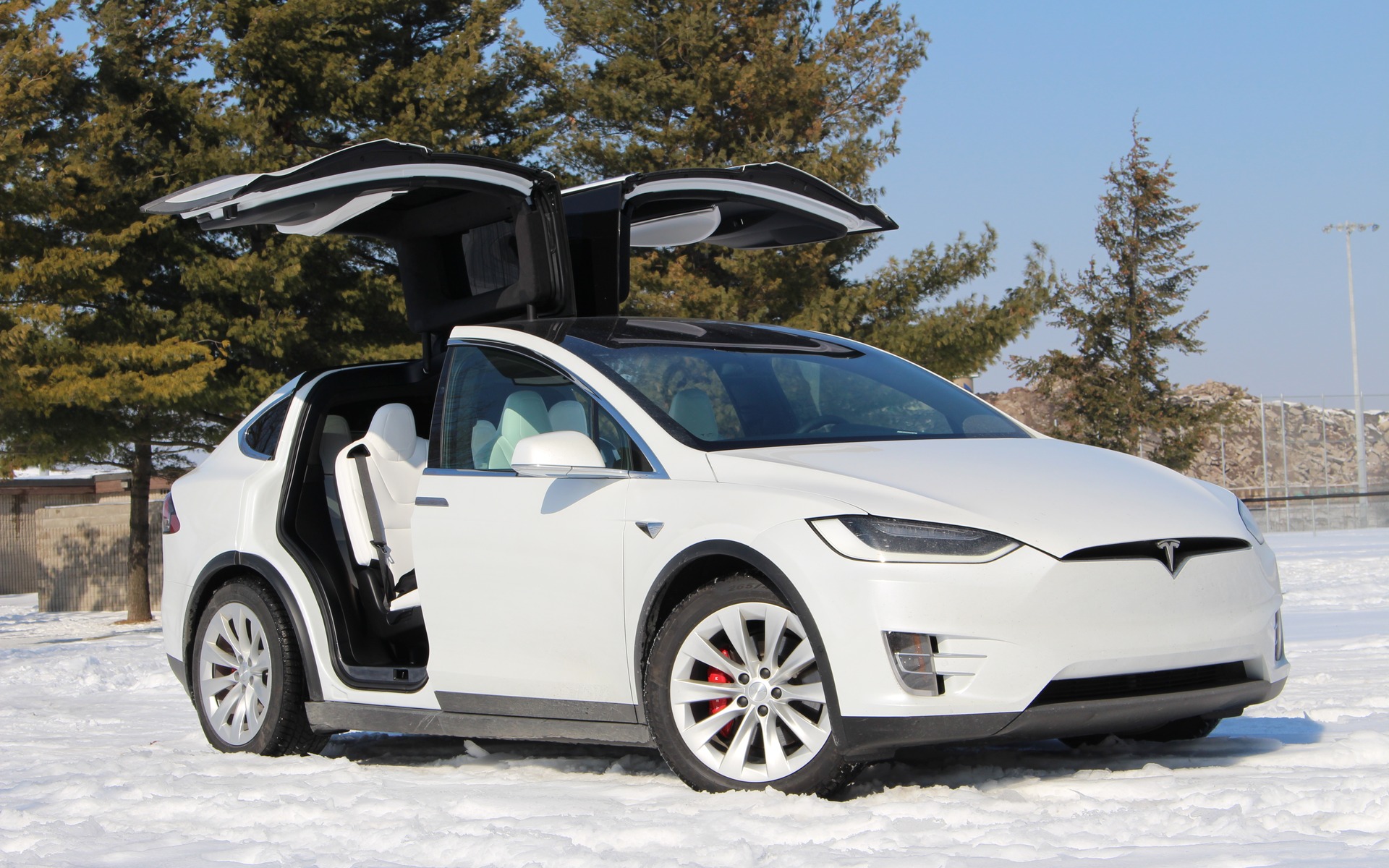 Tesla Model X: Space-age Family Commuting - CityNews Halifax