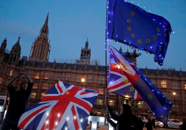 May's offer to quit fails to break Britain's Brexit stalemate