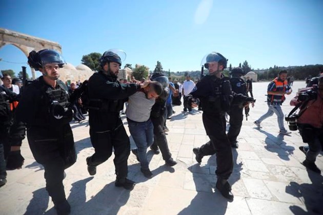 Image result for Muslims clash with Israeli police at Jerusalem holy site