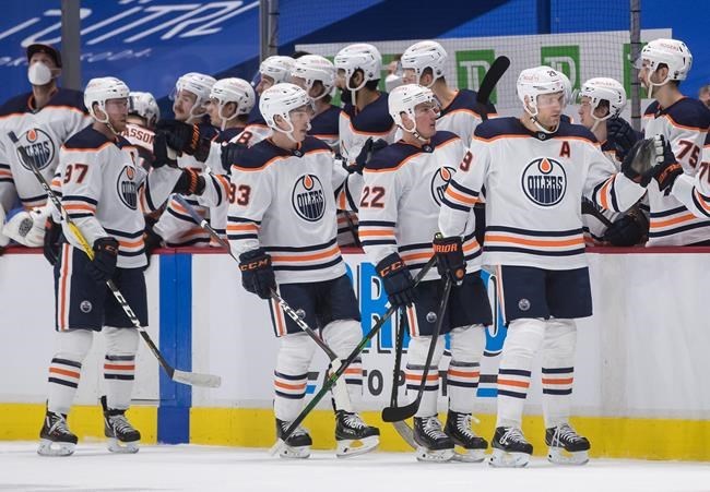 Edmonton Oilers douse Calgary Flames 5-3 to even playoff series 1-1
